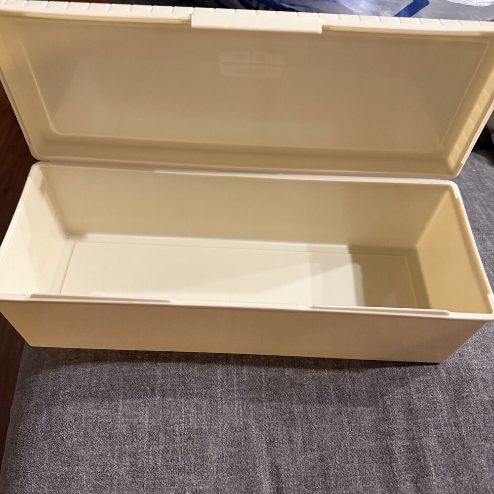 Vintage Thermos Picnic Sandwich Box Plastic Off-white Cream Color